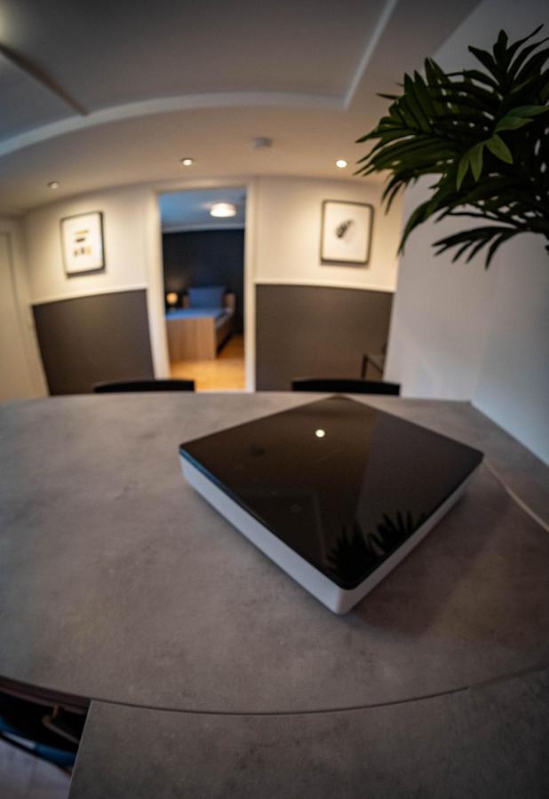 Gemuetliche 2-Zimmer Souterrain Wohnung Düsseldorf Buitenkant foto