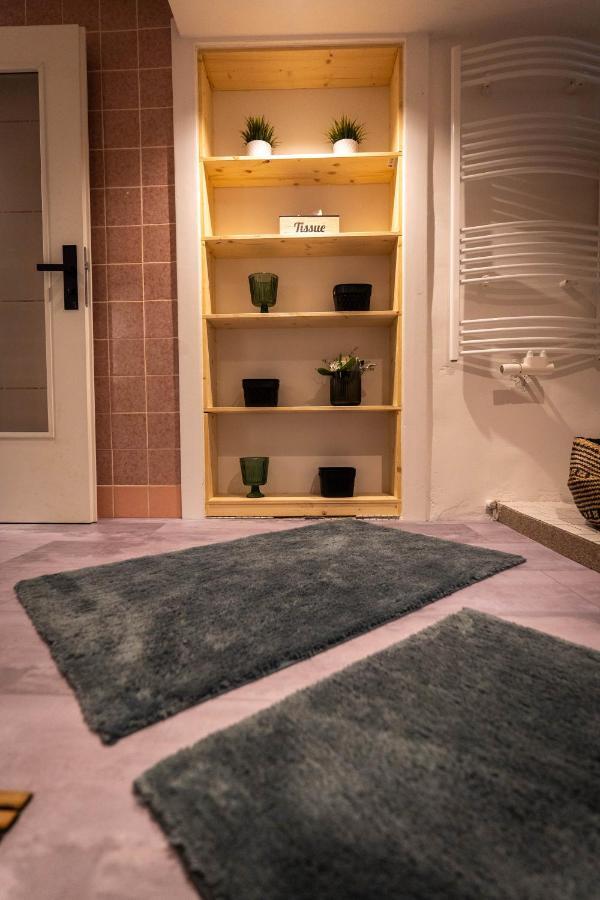 Gemuetliche 2-Zimmer Souterrain Wohnung Düsseldorf Buitenkant foto