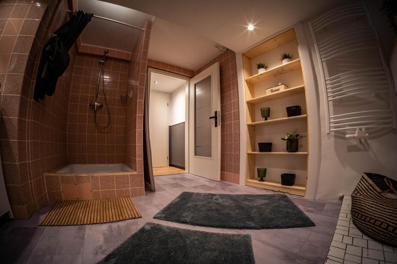 Gemuetliche 2-Zimmer Souterrain Wohnung Düsseldorf Buitenkant foto